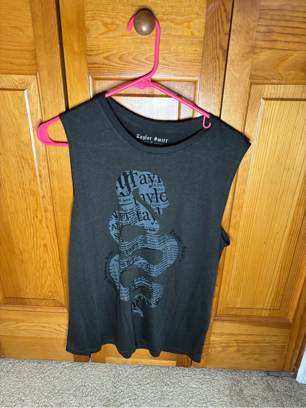 Taylor Swift Reputation Tour Black Snake Print Sleeveless Tee